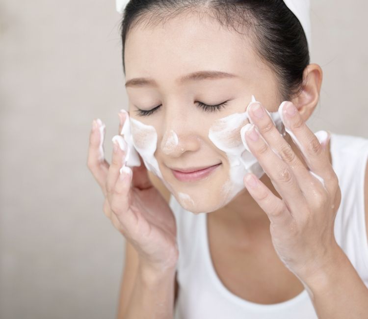 facial wash 5 cara atasi kulit & kering