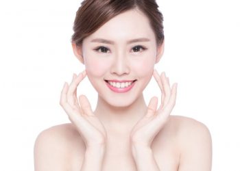 Cegah Wajah Kusam dan Kering Saat #DirumahAja dengan 5 Cara Jitu Berikut!