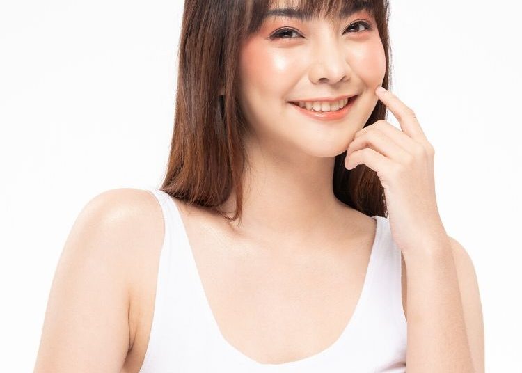 5 Tips Memilih Foundation Sesuai Warna Kulit Wajah