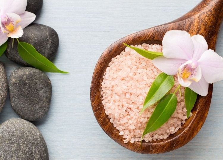 5 Kandungan Skincare yang Wajib Dihindari Kulit Berjerawat - Thumbnail