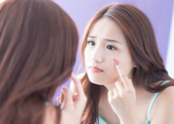 5 Rangkaian Skincare ini Terbukti Ampuh Mengatasi Jerawat! Berani Coba?