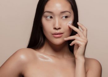 Ampuh Banget! 5 Cara Mencerahkan Kulit Wajah Ini Wajib Kamu Coba