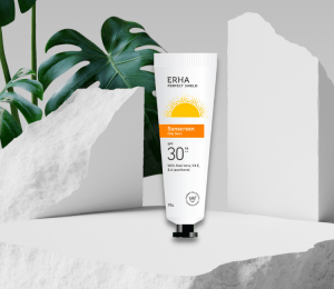 Rekomendasi sunscreen berjemur - ERHA Perfect Shield Sunscreen Oily Skin SPF 30/PA++. 