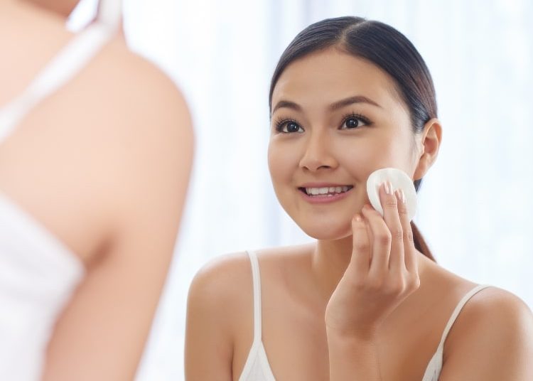 Kamu Wajib Tahu! 5 Rekomendasi Skincare Yang Bisa Bikin Pori-Pori Wajah Kamu Mengecil