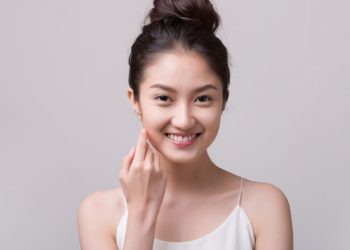 Kamu Wajib Tahu! 5 Rekomendasi Skincare Yang Bisa Bikin Pori-Pori Wajah Kamu Mengecil