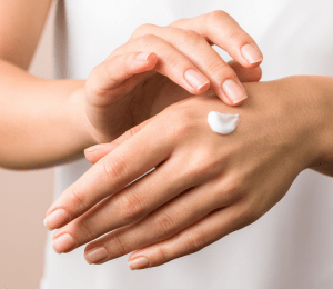 Wajib Tahu! 3 Tips Ini Bantu Atasi Kulit Kering Akibat Penggunaan Hand Sanitizer