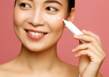 Kerutan di Mata Susah Hilang? Ini Dia Cara Pakai Eye Cream yang Tepat