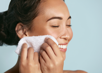 kesalahan mencuci muka yang bikin kulit cepat keriput