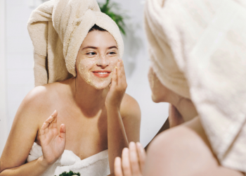 Wajib Tahu! Ini Dia Pentingnya Eksfoliasi Untuk Membantu Mencerahkan Kulit Wajah