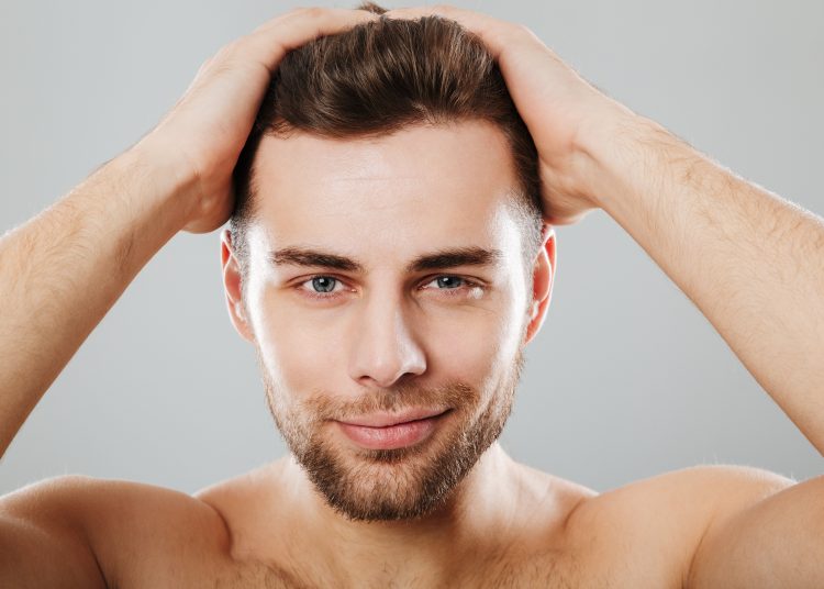 Bukan Hal Sepele, Kenali Penyebab Rambut Rontok pada Pria!