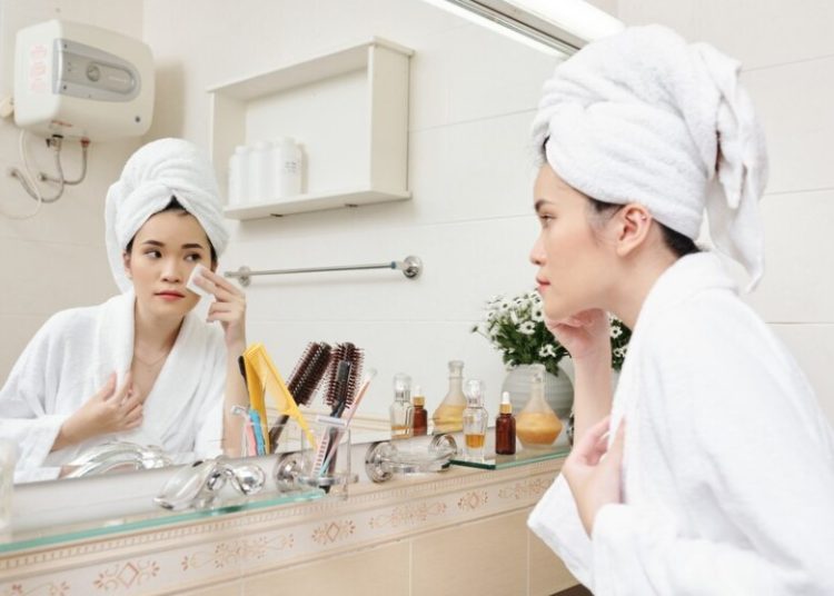 mengecilkan pori-pori wajah