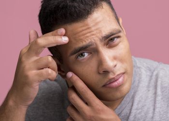 Wajah Lo Jadi Kilang Minyak? Kurangin Minyak Berlebih Dengan HISERHA OIL CONTROL FACIAL WASH!