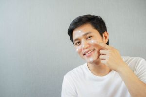 skincare untuk pria kulit berjerawat