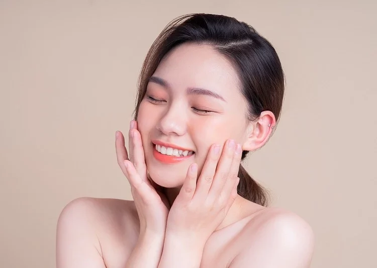 Trauma Pakai Vitamin C Karena Bikin Wajah Jadi Breakout?! Ini Dia Number 1 Serum Vitamin C yang Bikin Wajah Jadi Anti Breakout!