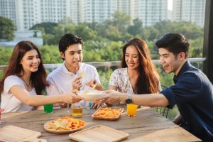 Mau Ketemu Banyak Orang di Akhir Tahun? Yuk Mulai Rawat Kulit dari Sekarang!