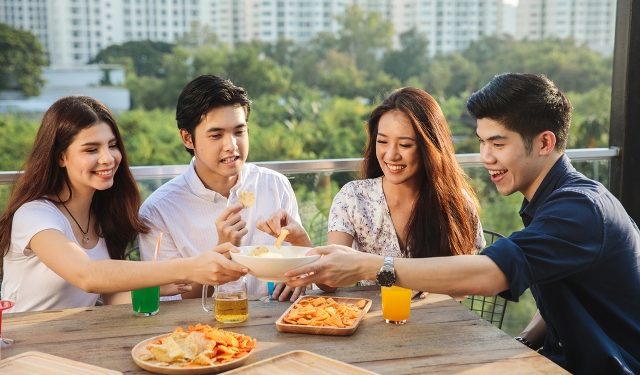 Mau Ketemu Banyak Orang di Akhir Tahun? Yuk Mulai Rawat Kulit dari Sekarang!