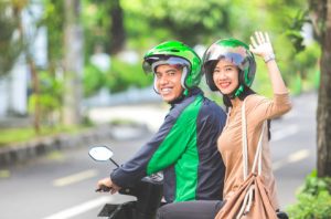 Terlalu sering naik ojol dapat membuat pengguna ojol sering terpapar polusi 
