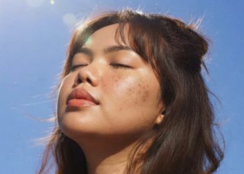 Sering Aktivitas di Luar Ruangan? Ini Alasan Dark Spot Bisa Makin Susah Diatasi!