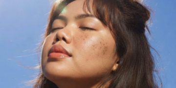 Sering Aktivitas di Luar Ruangan? Ini Alasan Dark Spot Bisa Makin Susah Diatasi!