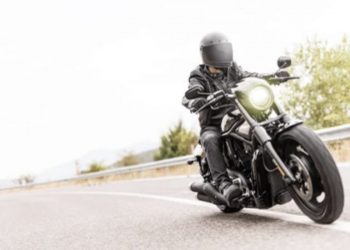 Anak Motor dan Sering Aktivitas Outdoor? Jangan Cuma Bersihin Keringat dari Wajah!