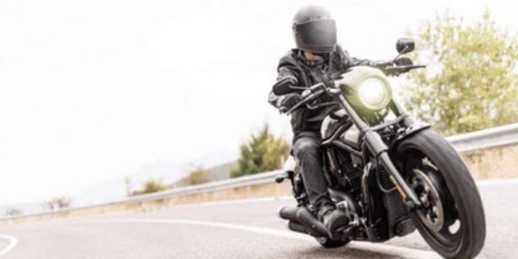 Anak Motor dan Sering Aktivitas Outdoor? Jangan Cuma Bersihin Keringat dari Wajah!