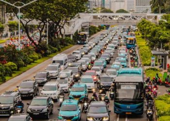 Sering Terjebak Macet di Jalan? Kenali Pentingnya Proteksi Kulit dari Sinar UV dan Polusi!