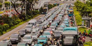 Sering Terjebak Macet di Jalan? Kenali Pentingnya Proteksi Kulit dari Sinar UV dan Polusi!