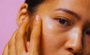 Baru Setengah Hari, Wajah Sudah Berminyak lagi dan Kamu Ingin Cuci Muka Lagi? Ini 5 Hal yang Harus Kamu Perhatikan!