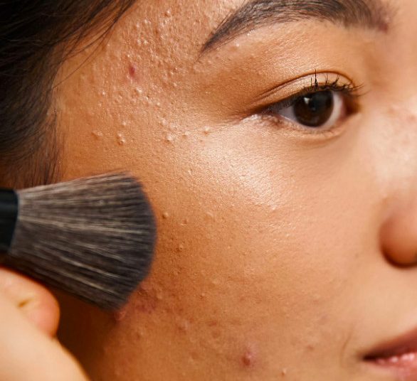 Udah Makeup Cantik, Tapi Wajah Tetap Kelihatan Capek di Foto? Ini Cara Bantu Kulit Tampak Lebih Glowing!